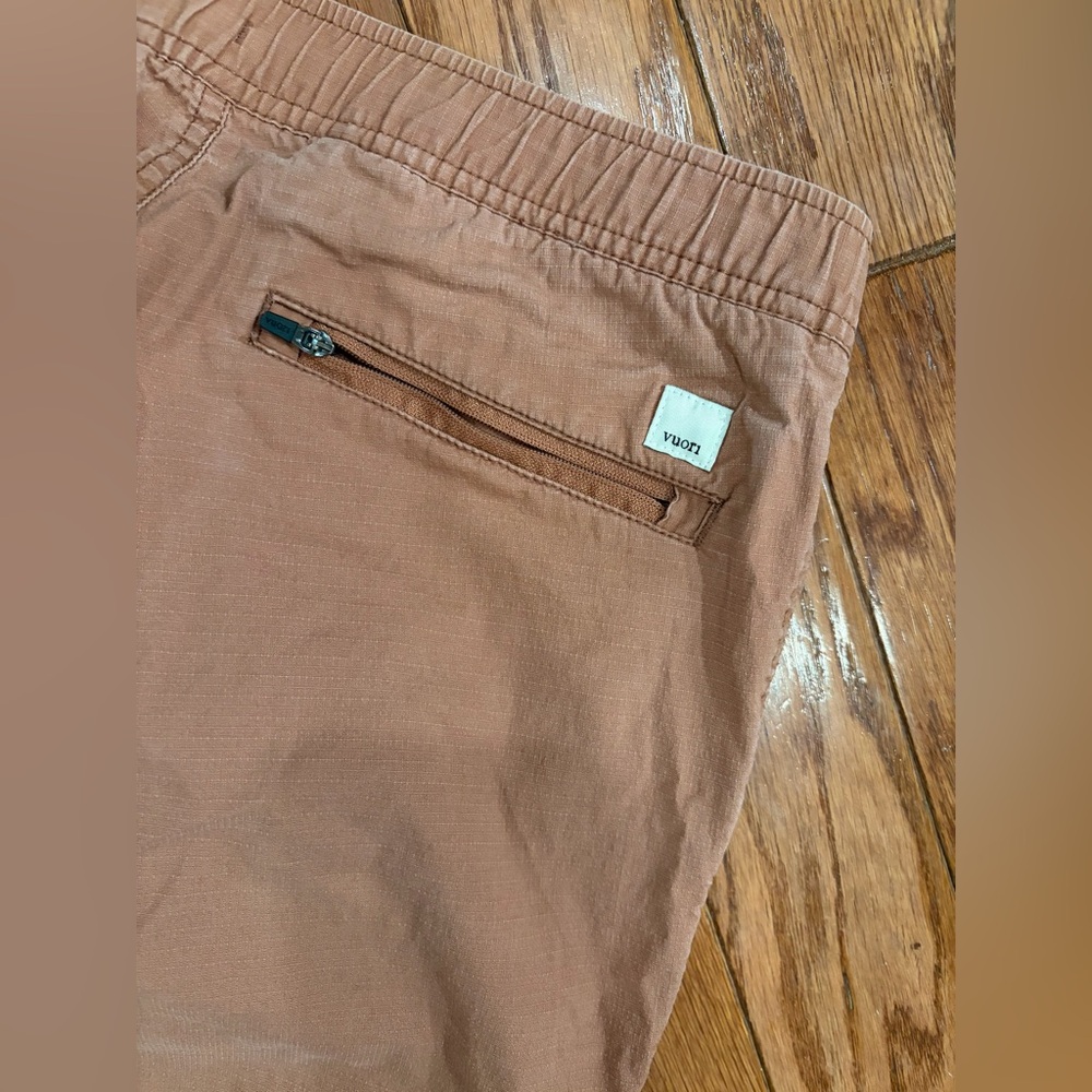 Vuori women’s Brown Joggers
